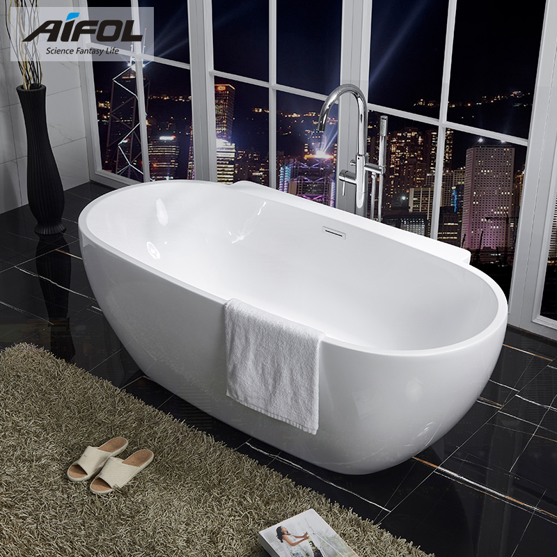 Free standing bathtub