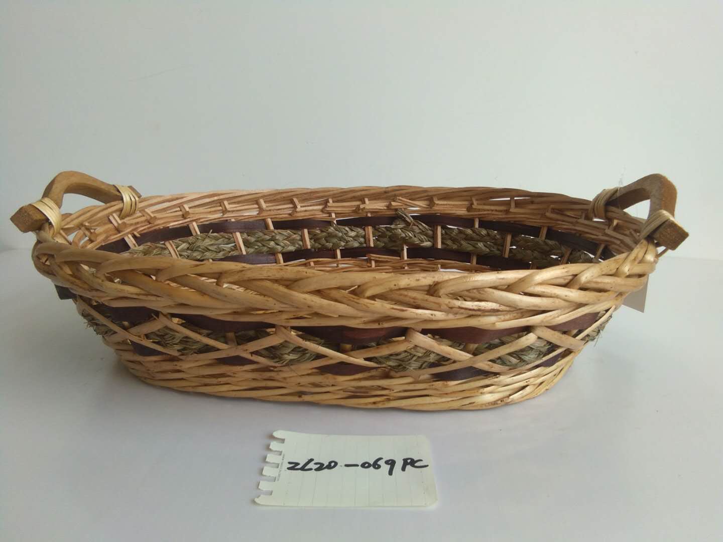 Kingwillow Christmas wholesale hand waven wicker basket woodchip woven basket gift storage basket fruit basket tray storage tray