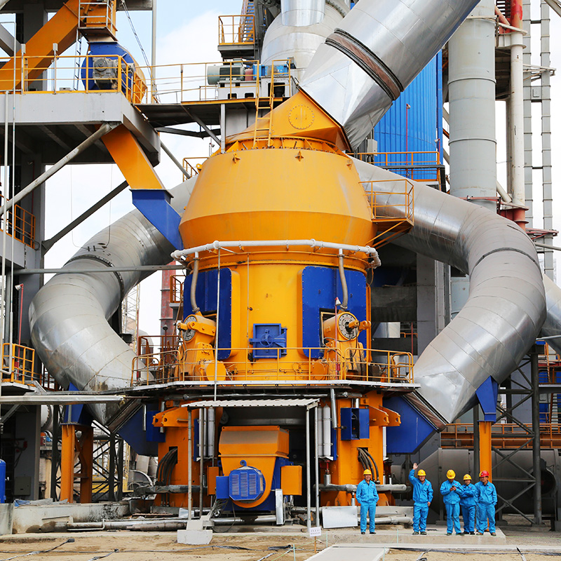 Vertical mill for raw materials