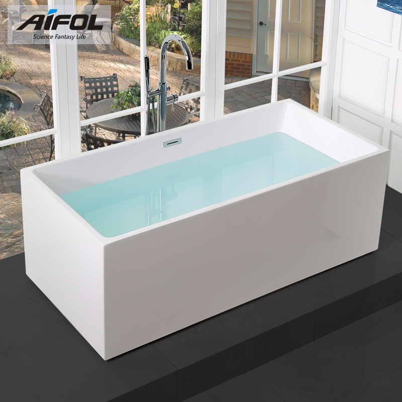 Free standing bathtub