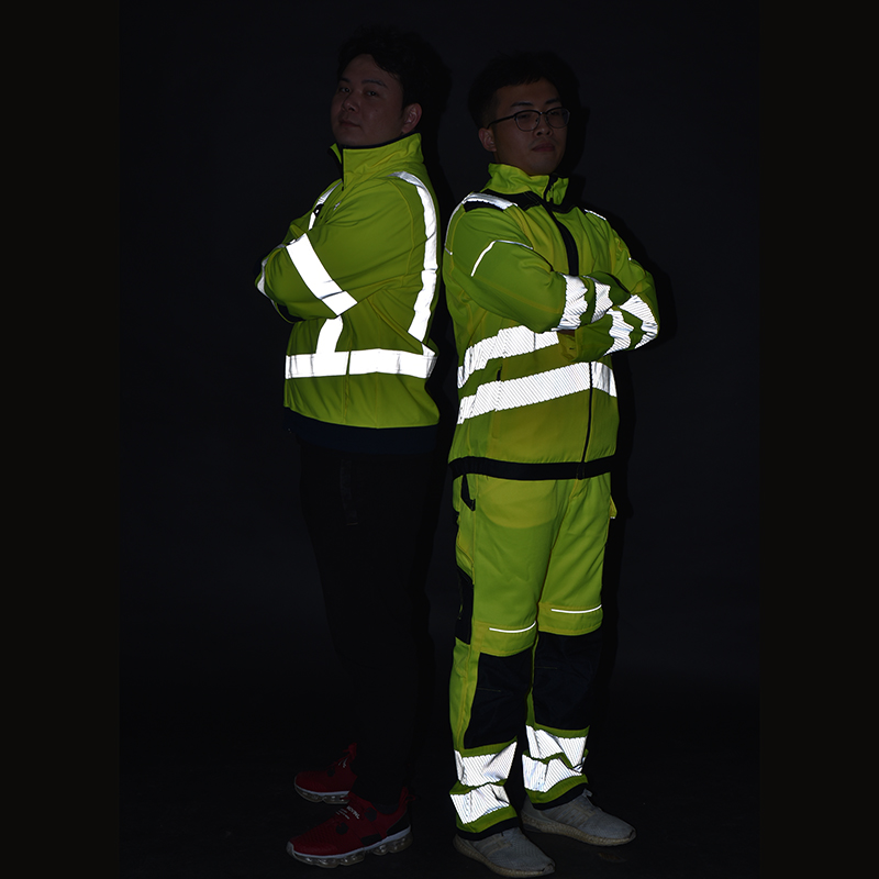 Reflective clothes
