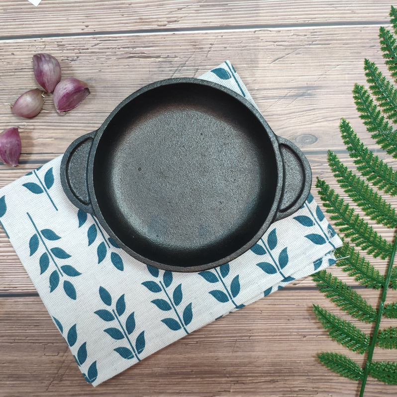 Cast iron dish pan