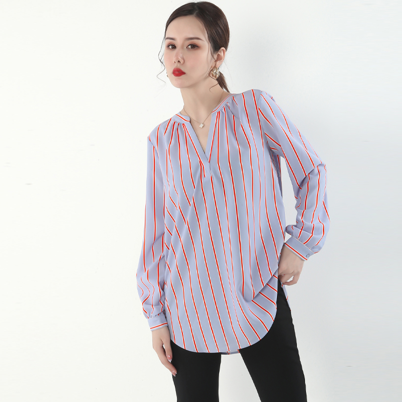 Ladies V-slit shirt