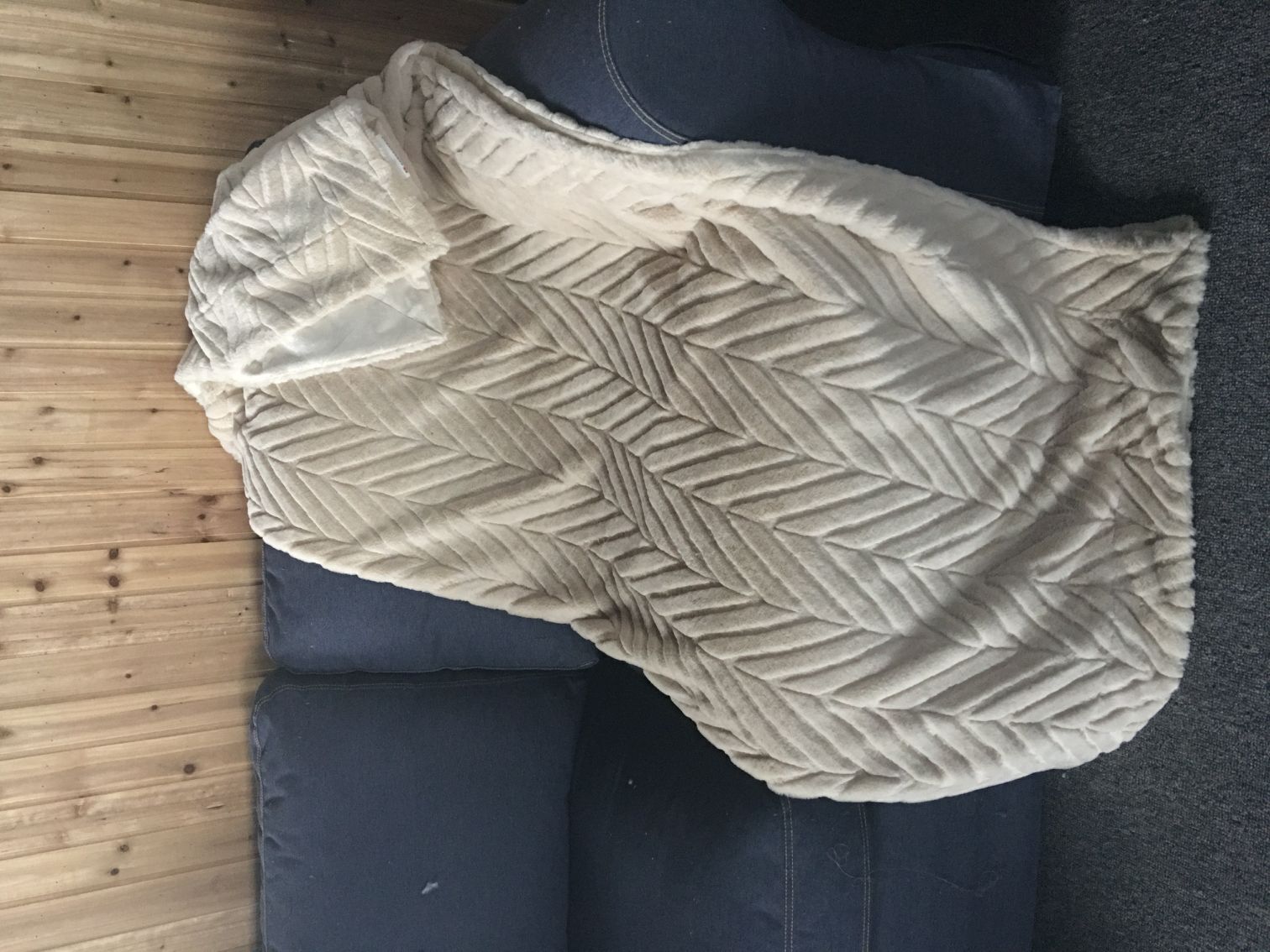 Embossed rabbit fur blanket