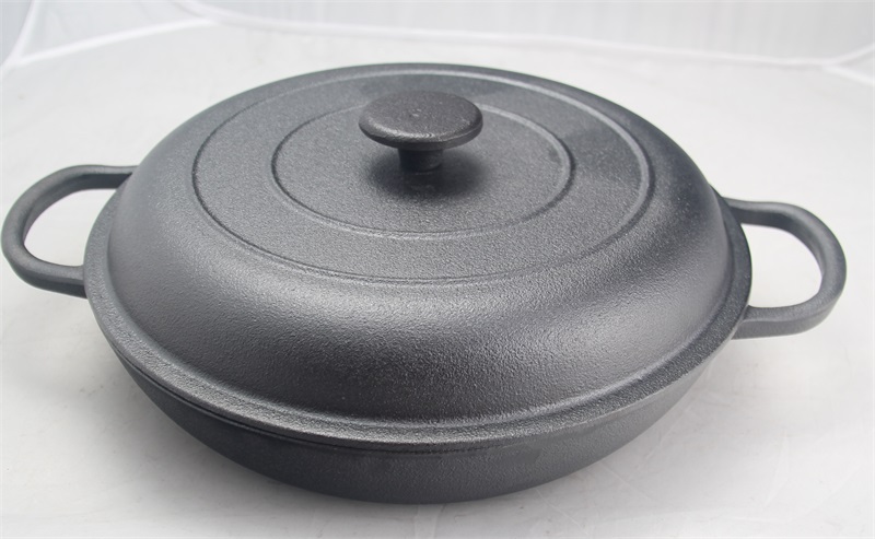 Cast iron casserole