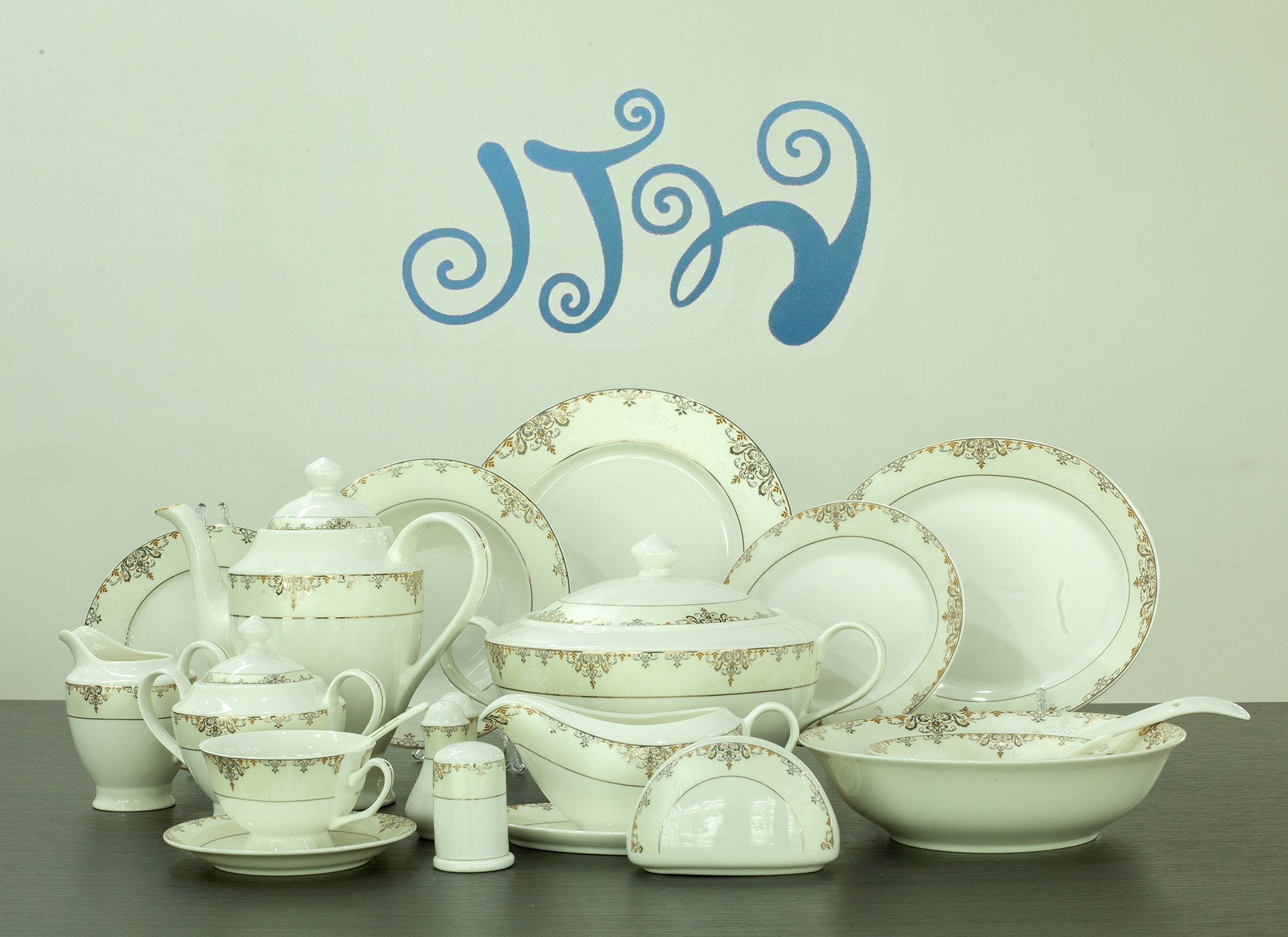 130pcs Dinner Set