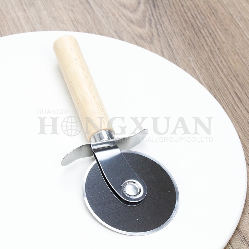 pizza cutter with wooden handle