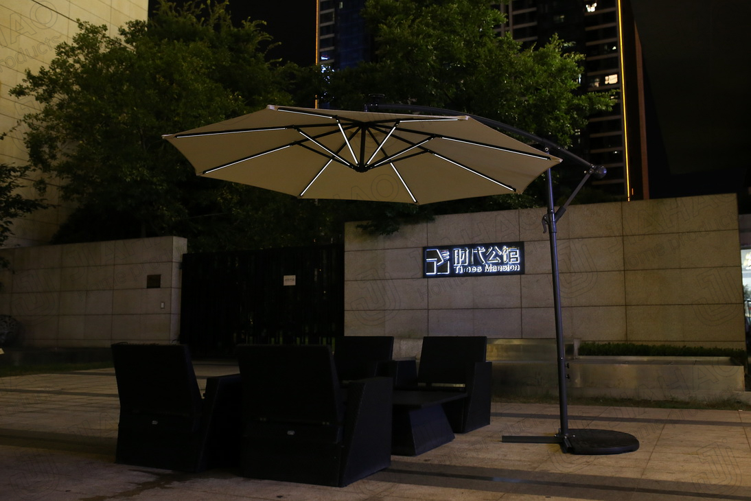 300-8 Banana Umbrella with LED straight light