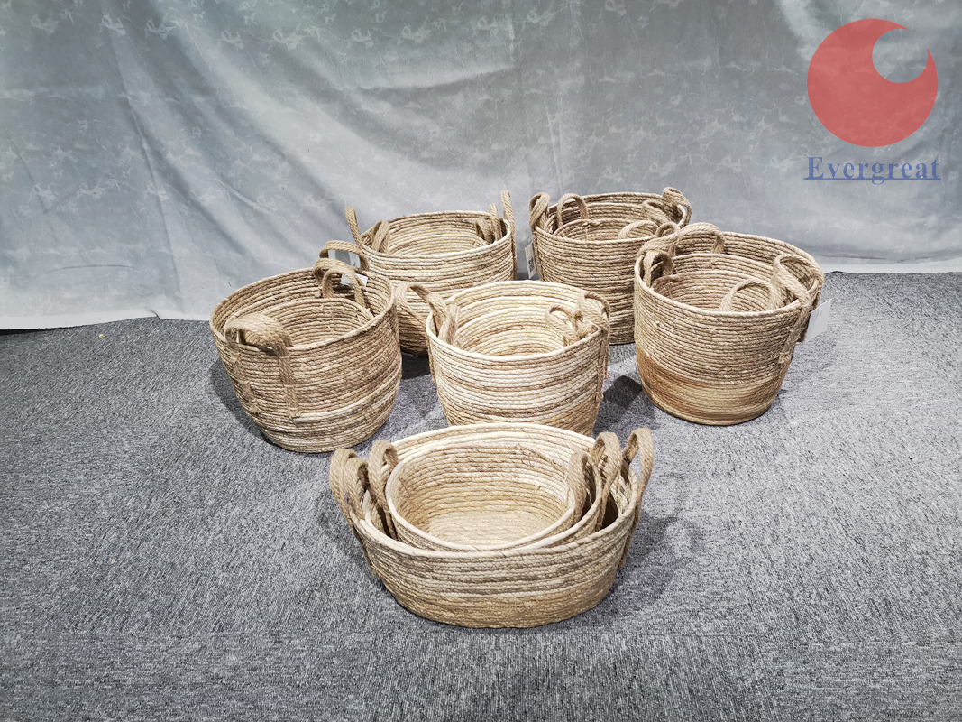 maize and grass weaving basket