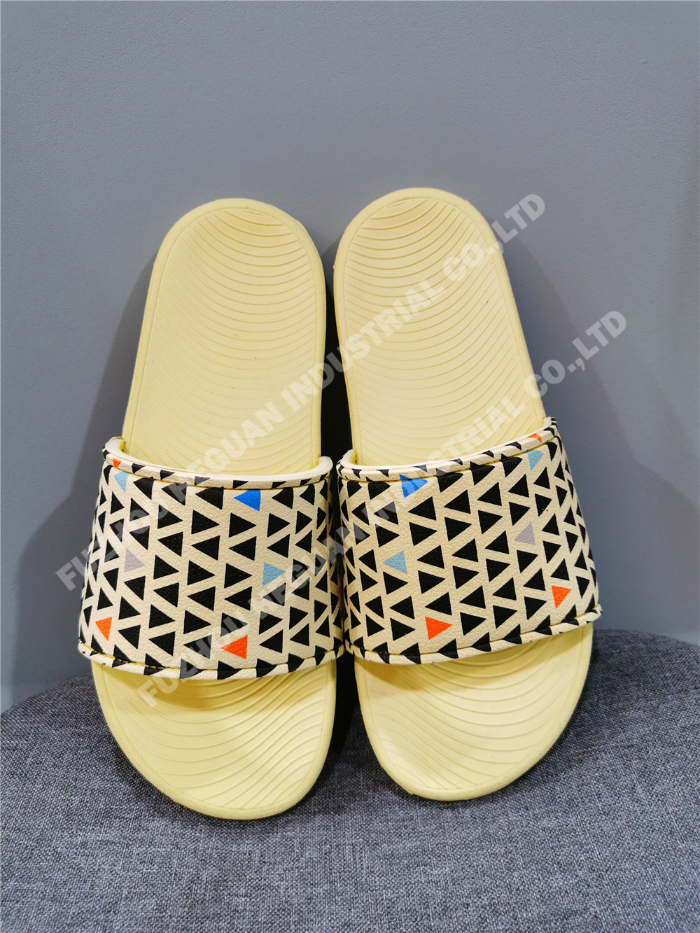 triangle pattern printed upper cream yellow EVA model slider slippers