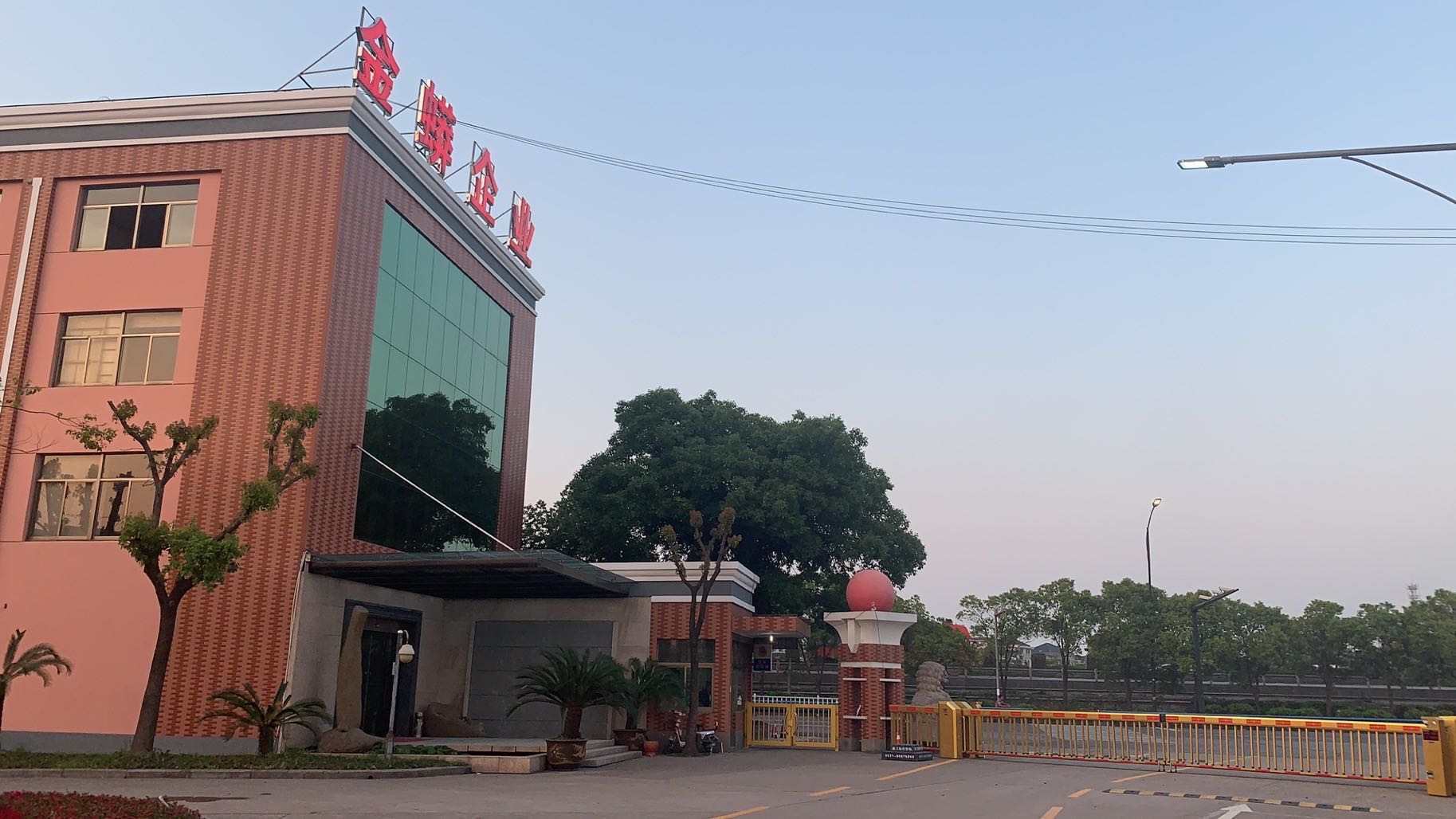 Hangzhou Jinmang Trading Co., Ltd. – embroidered cloth 1