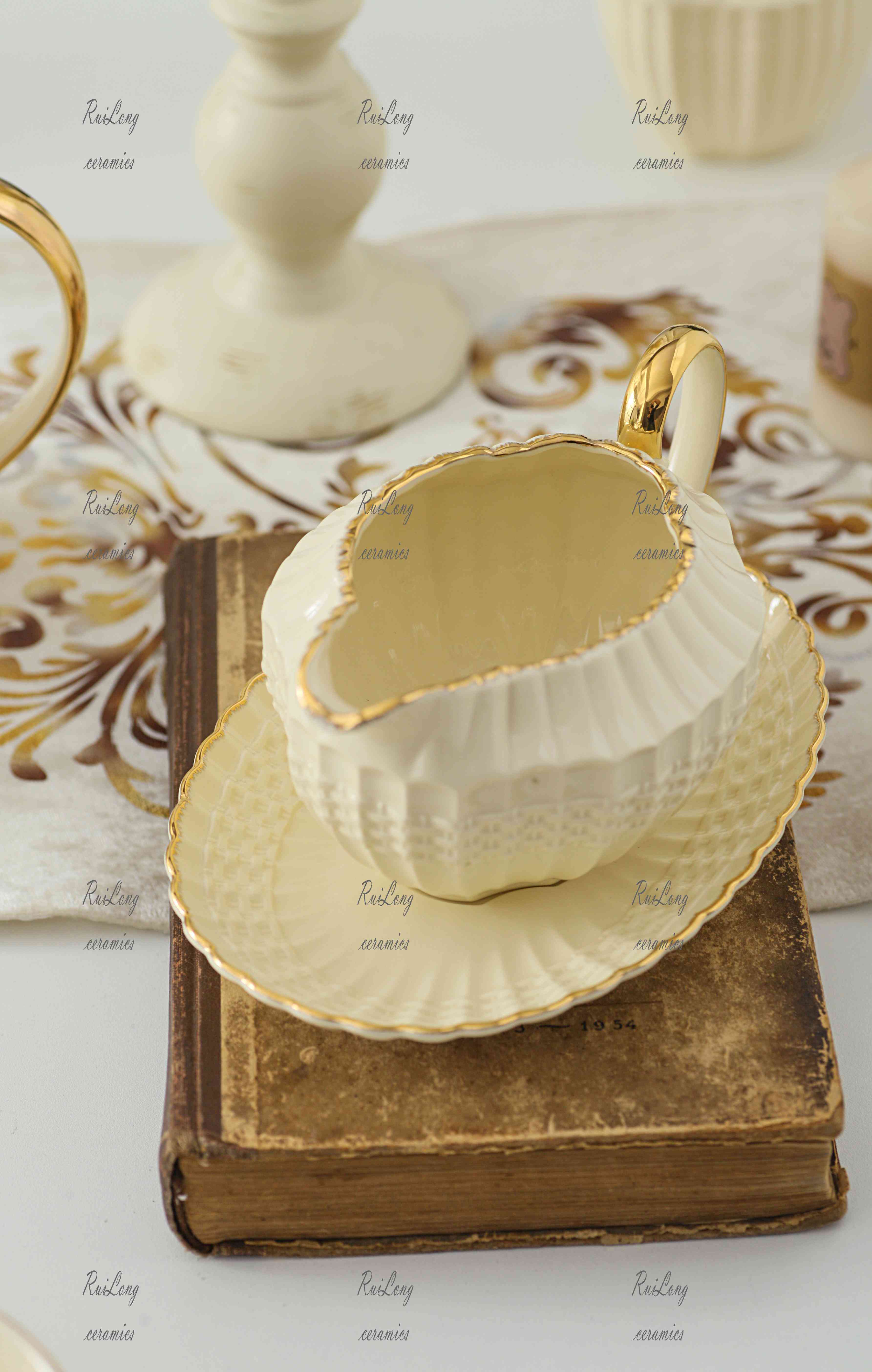 Factory direct Wholesale hotel restaurant used gold rim ceramic sauce gravy boat
