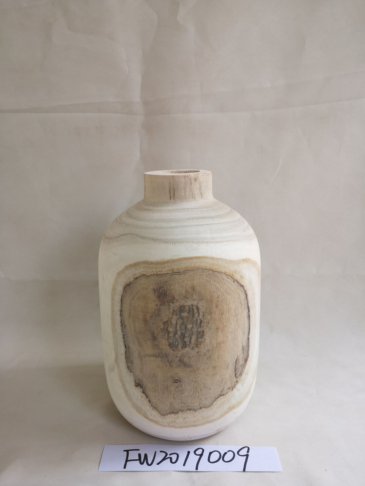 Low-necked jar