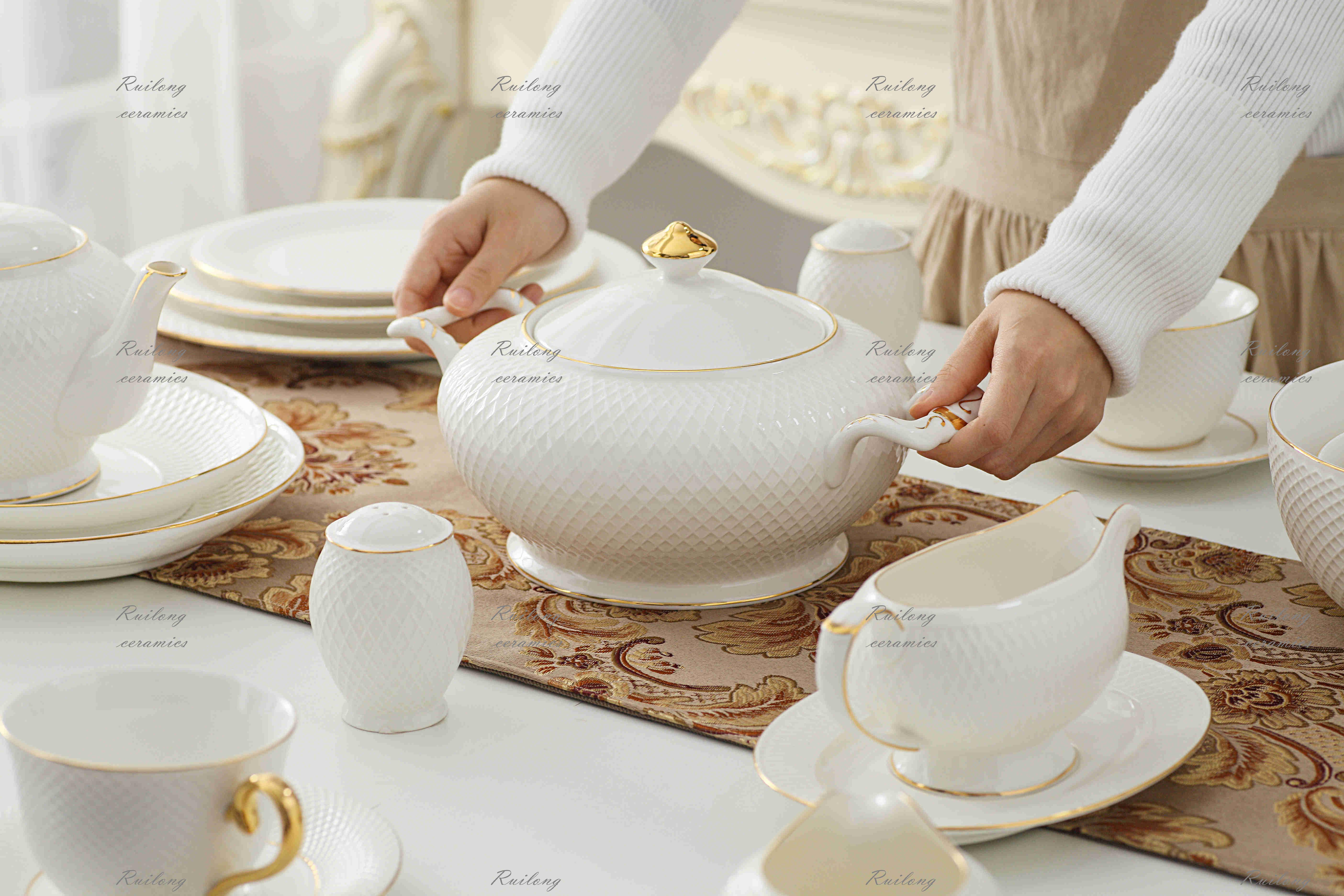 High quality grade high temperature resistance gold rim white ceramic soup pot