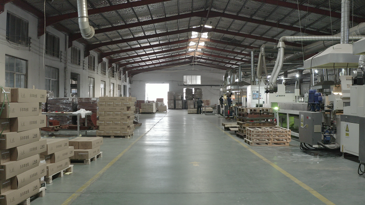Linyi Youyou Wood Industry Co., Ltd. – UV board 3