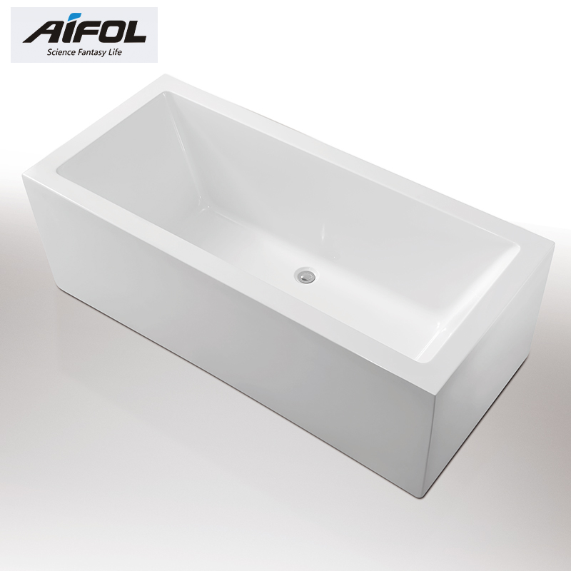 Free standing bathtub