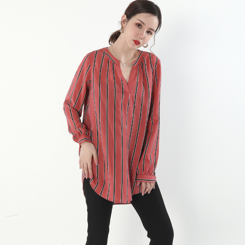 ladies V-slit shirt