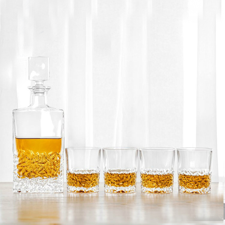 Whiskey glass set