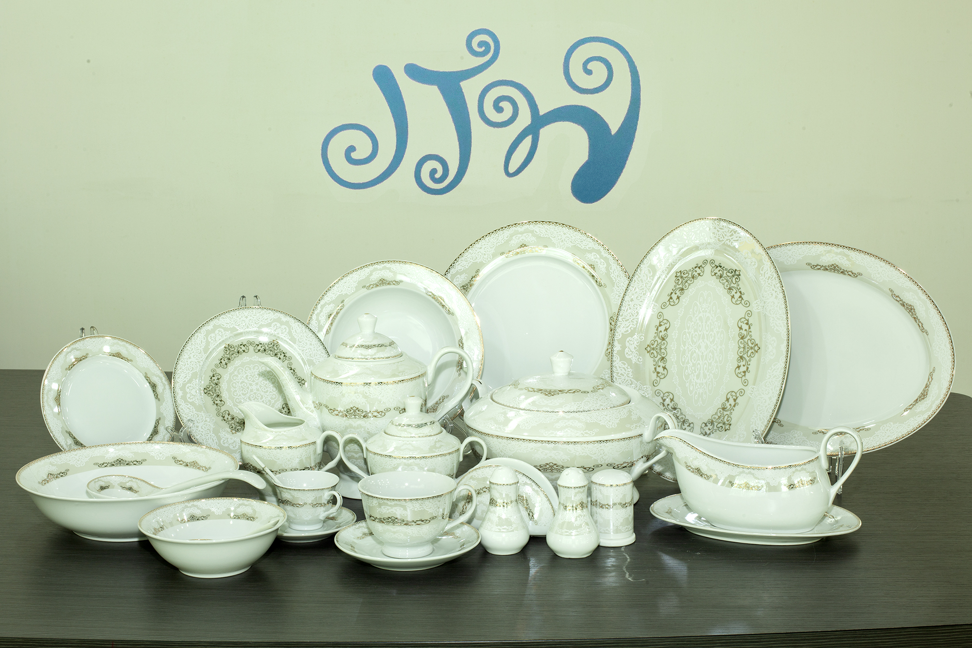 130pcs Dinner Set