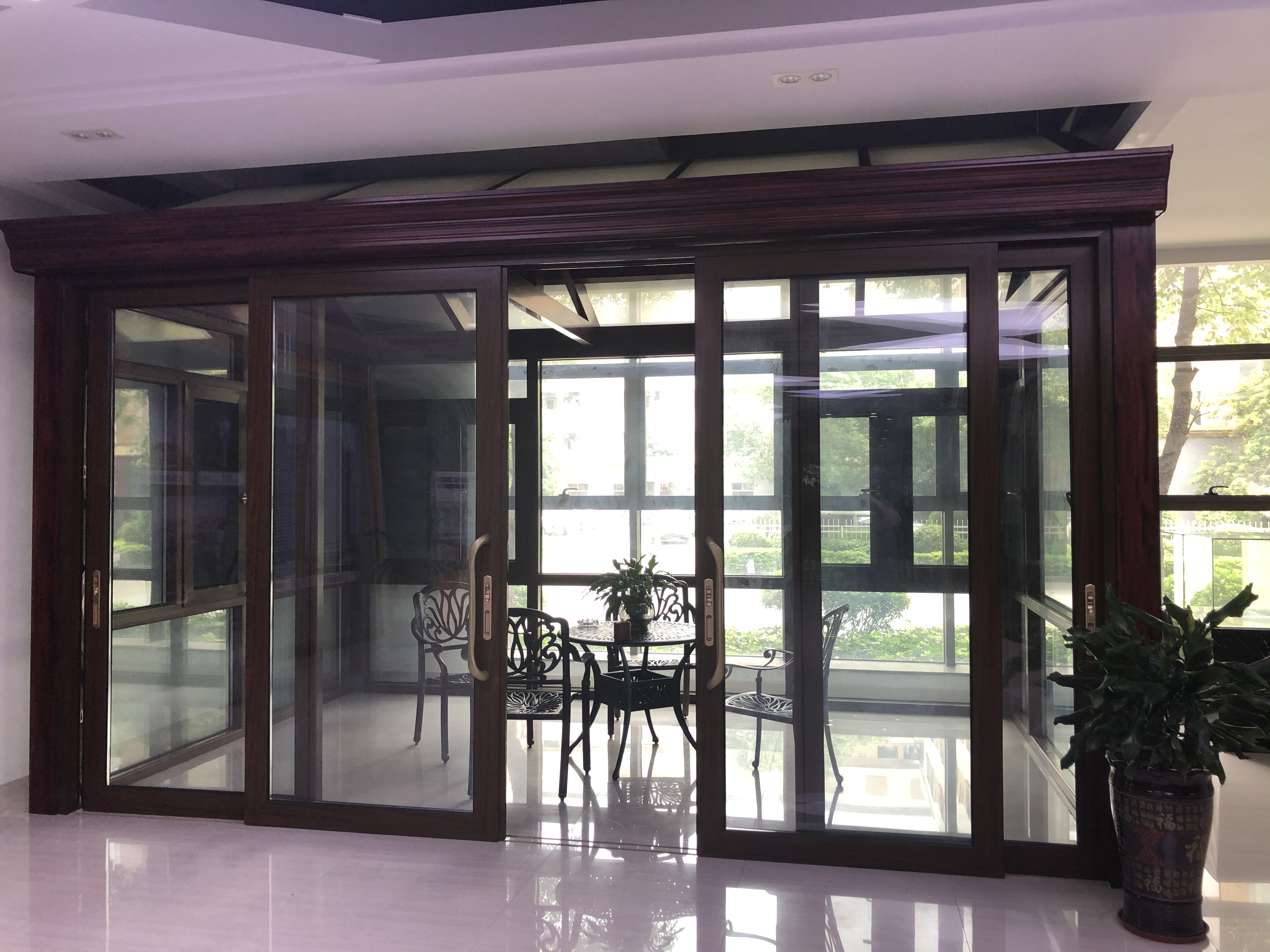 00aluminum Sunglass house