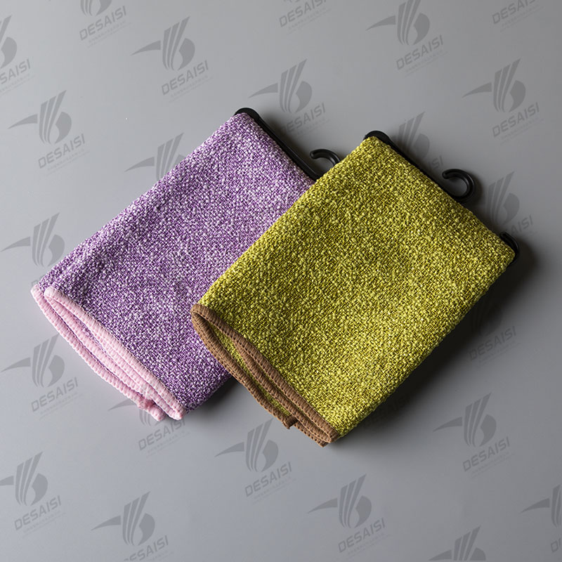 Microfiber scrubbing cloth