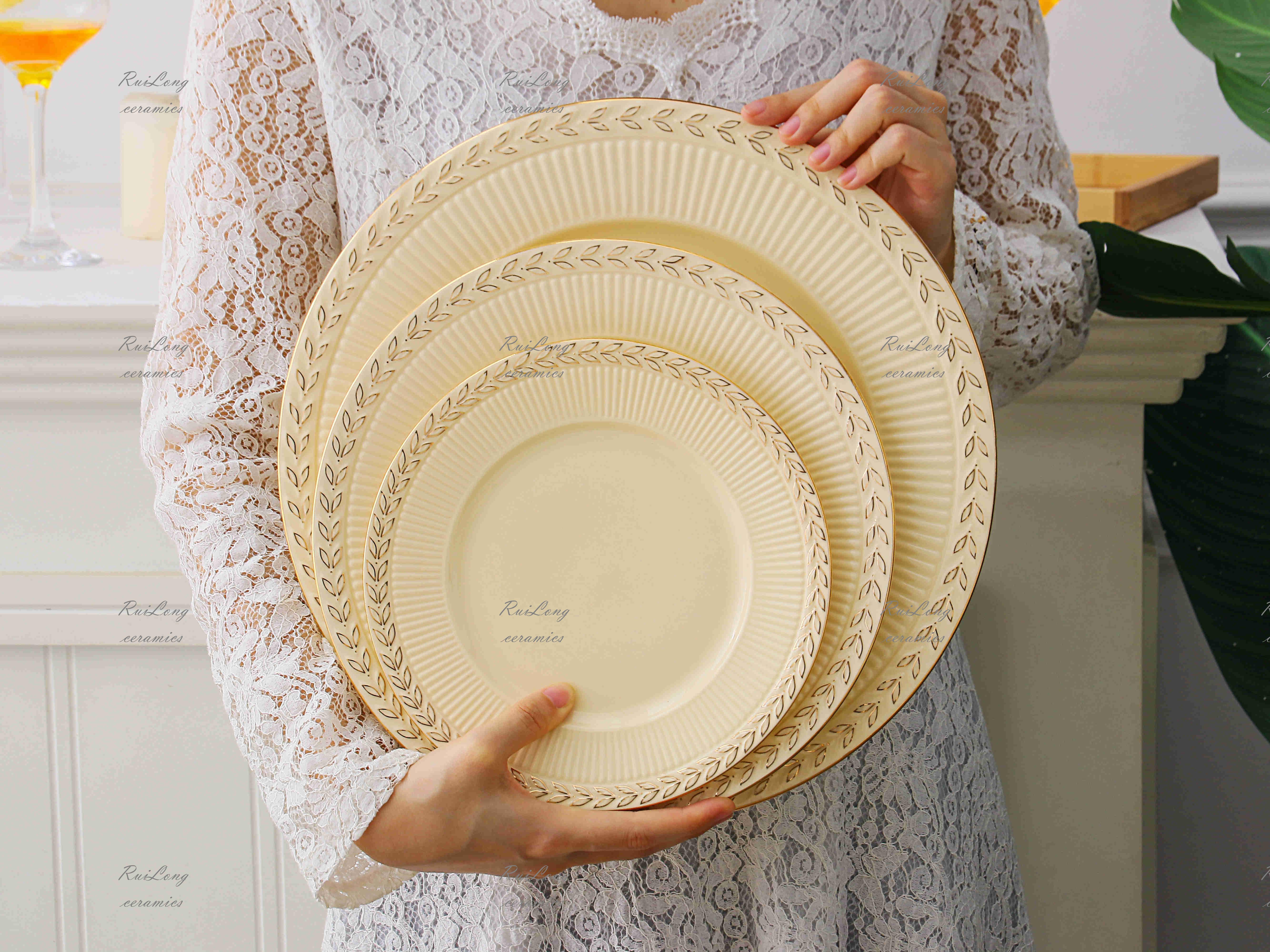 China Manufacturer Europe Modern Golden leaf ceramic dinner plate and bowl