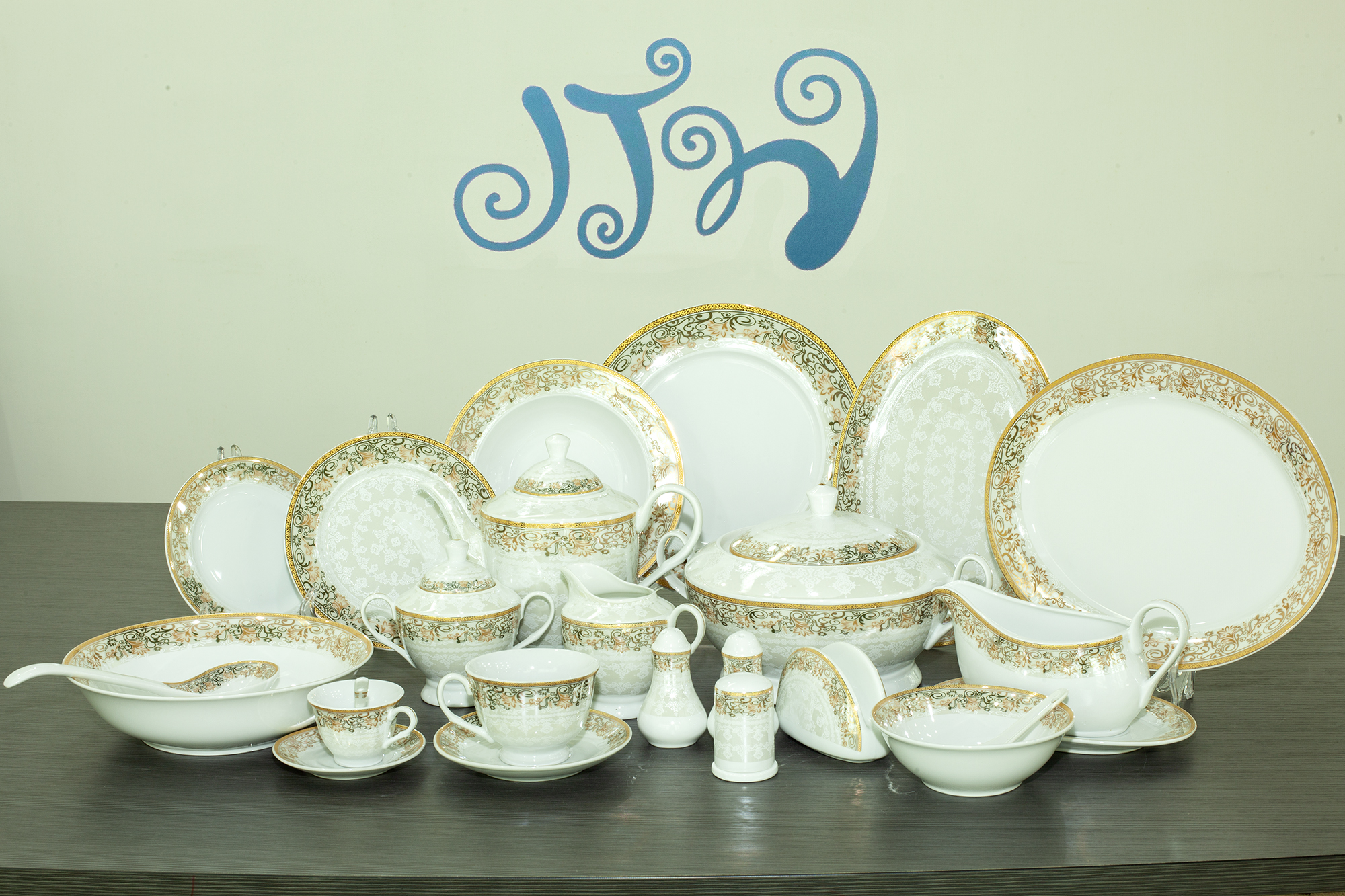 130pcs Dinner Set