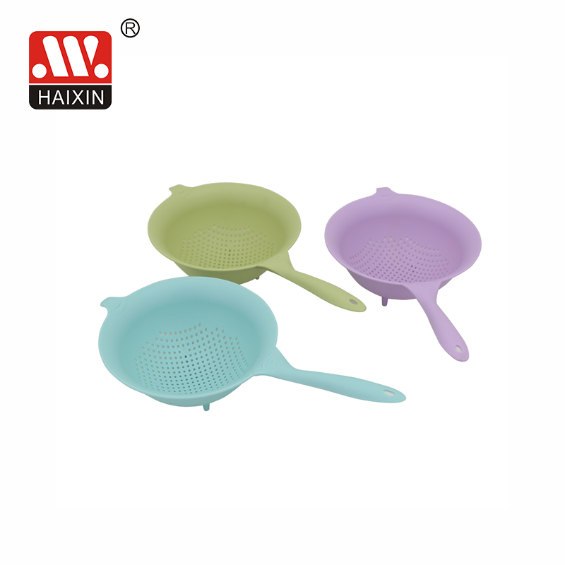 Haixin Plastic small salad Colander w/handle 9189 bpa free plastic kitchen washing basket
