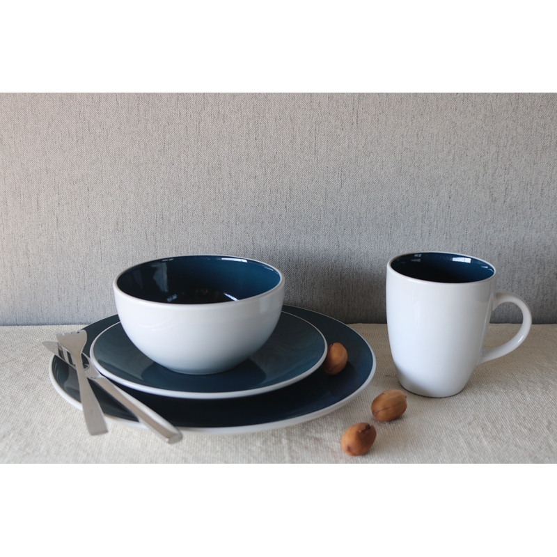 Reactive dinnerware