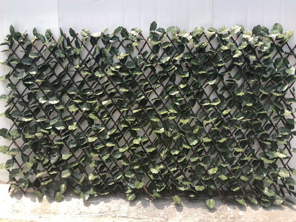 Willow expanding trellis with artificial leaf