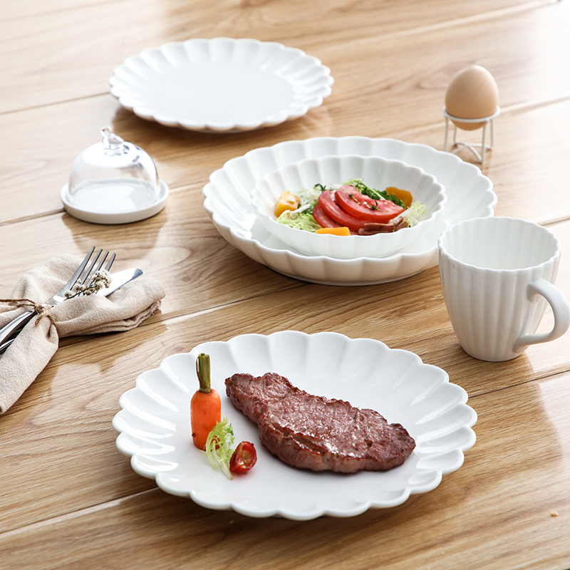 Petal-shaped plates and cups