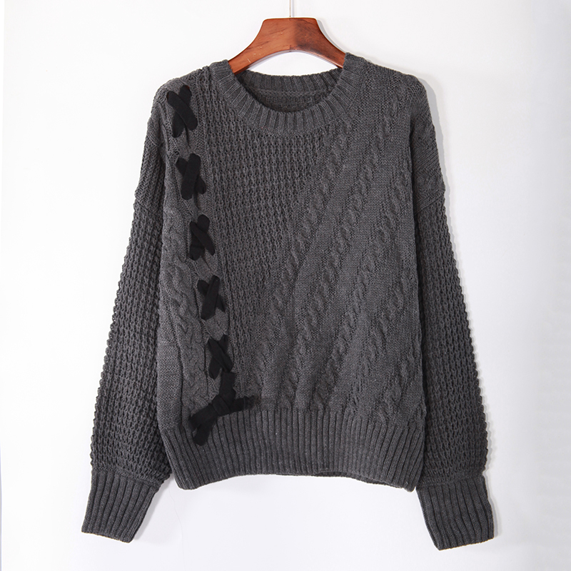 women knitted pullover with R neck