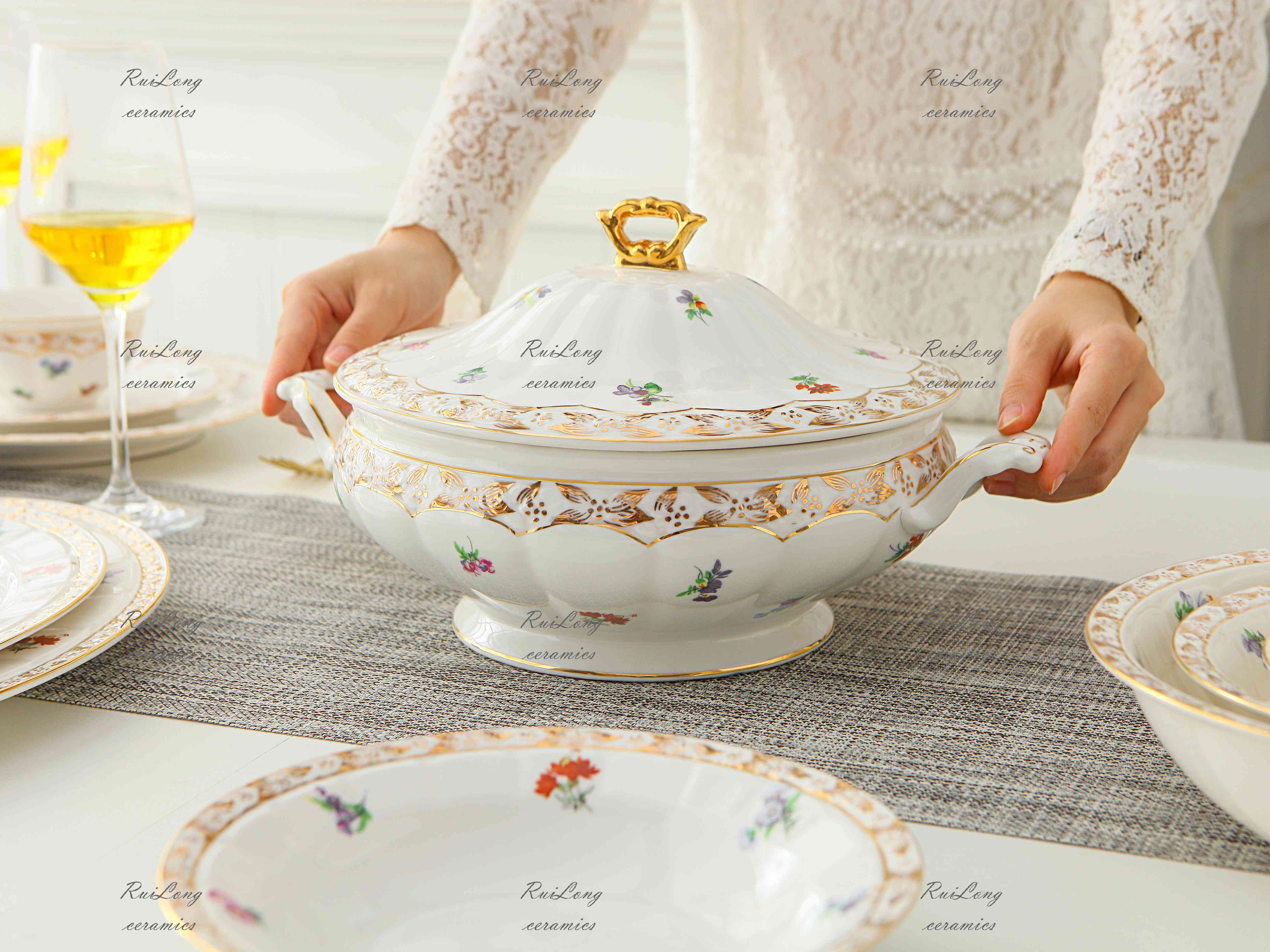 Factory price hot sale fashion design porcelain ceramic relief soup tureen