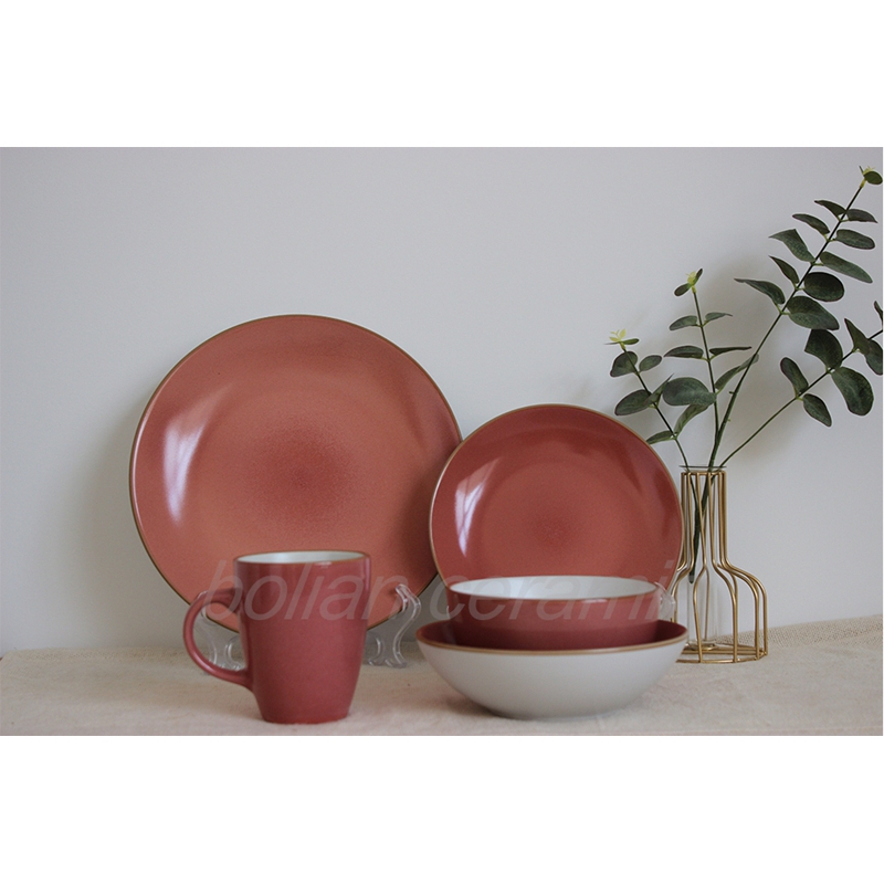 Semi-matte reactive dinnerware