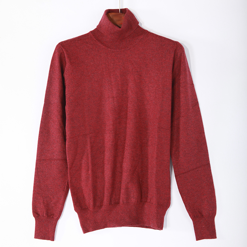 Women‘s high neck knitted sweater’