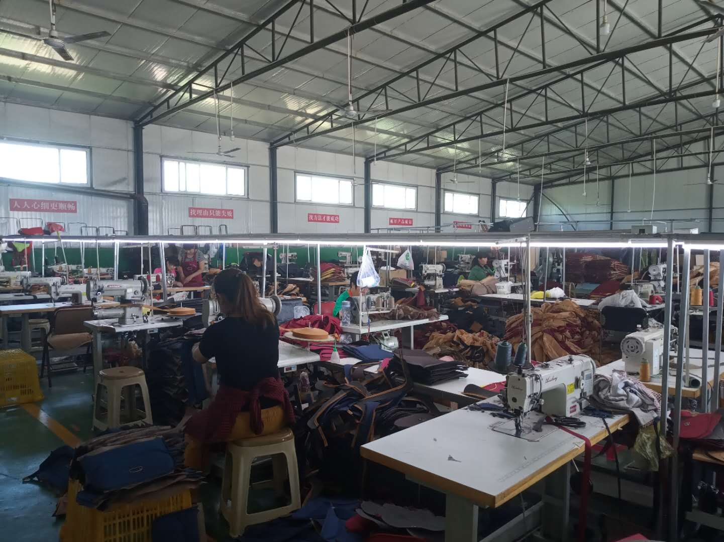 Baoding Huaqing Luggage and Leather Goods Manufacturing Co., Ltd. – Product photos 3