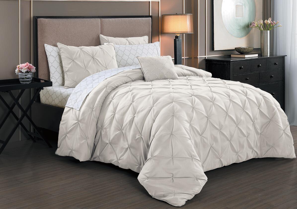 Kiss pleat comforter