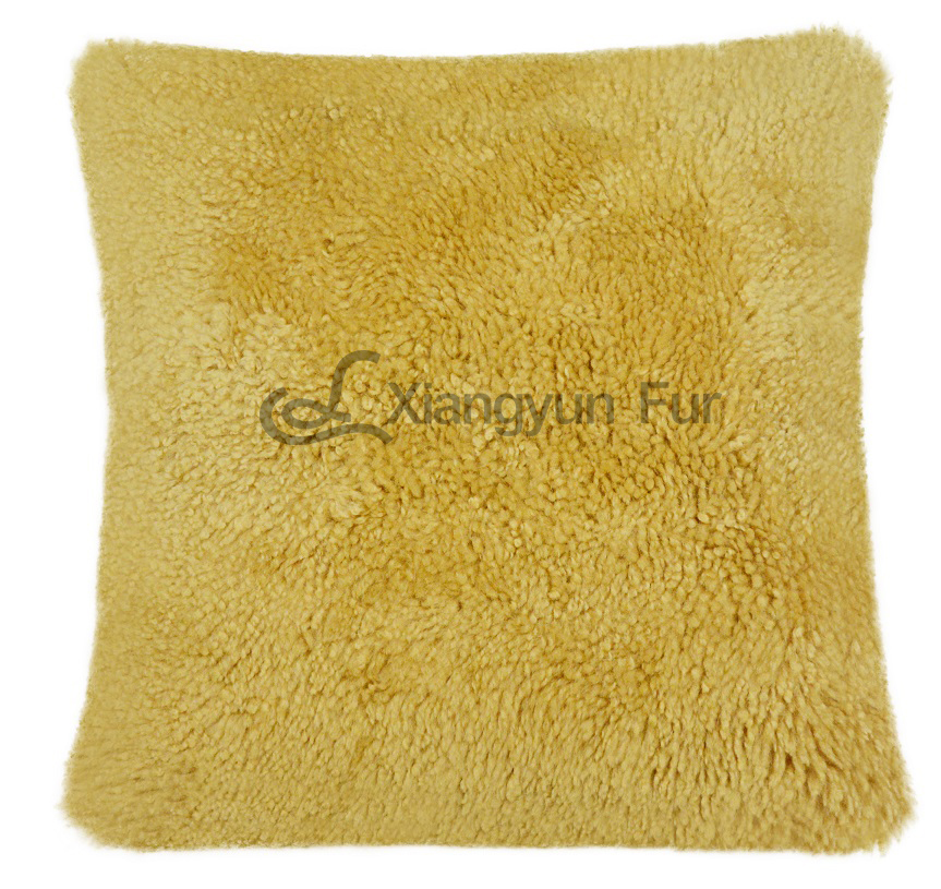 Shorn Sheespkin Cushion