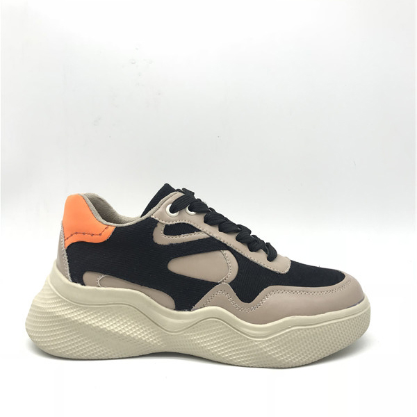 women sneaker