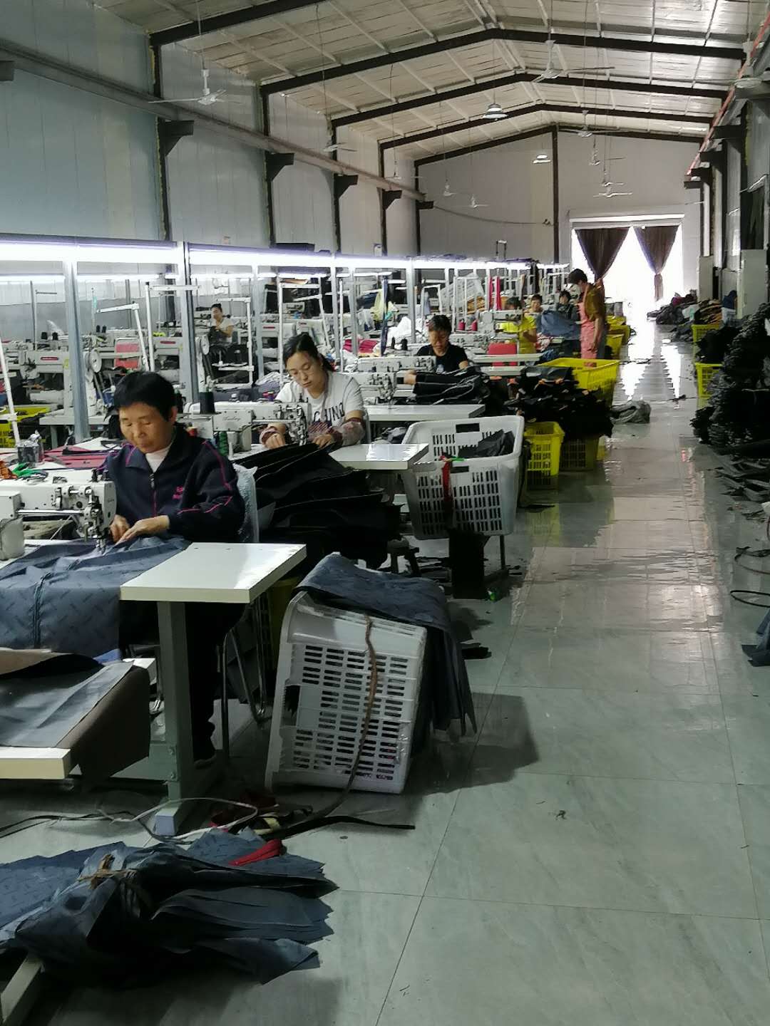 Baoding Huaqing Luggage and Leather Goods Manufacturing Co., Ltd. – suitcase 1