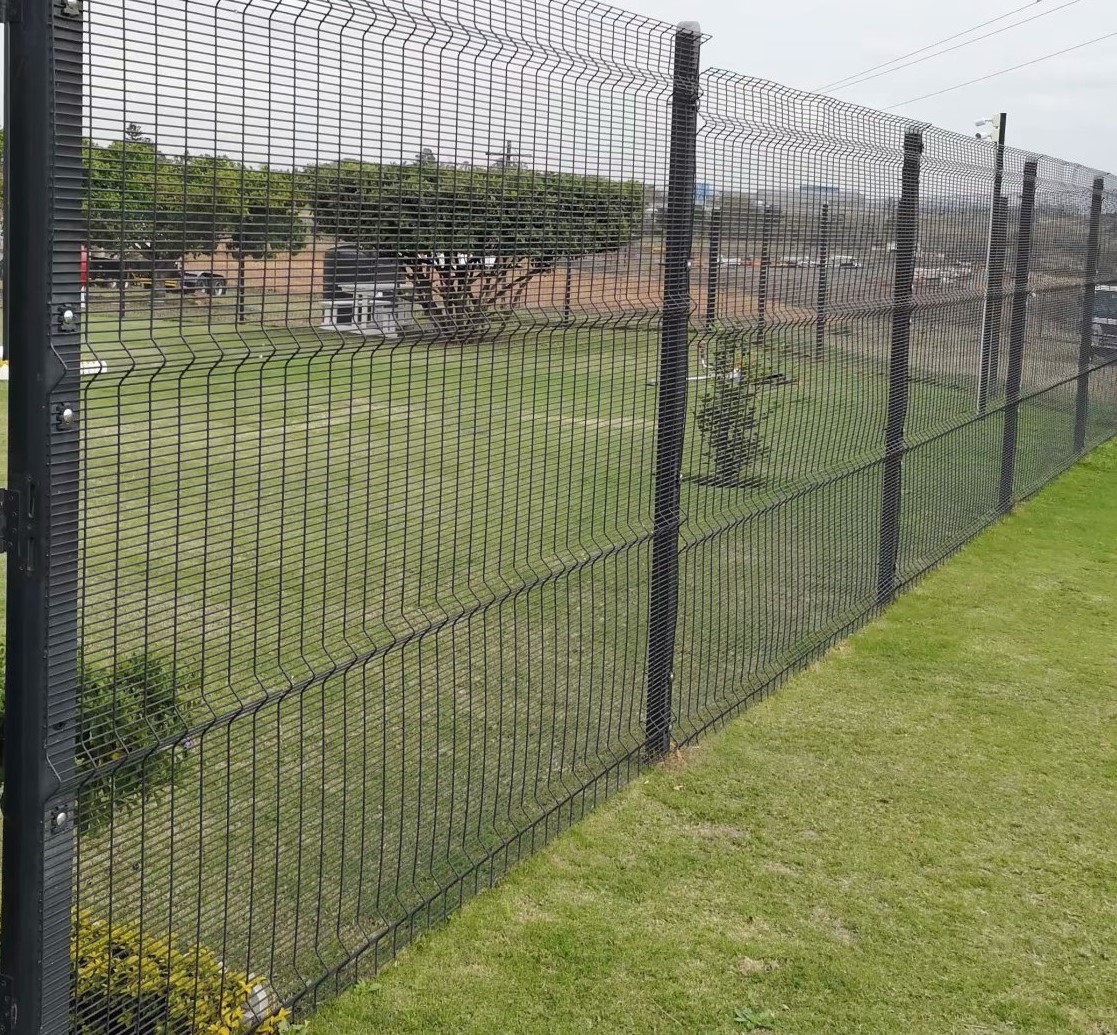 Anti climb fence
