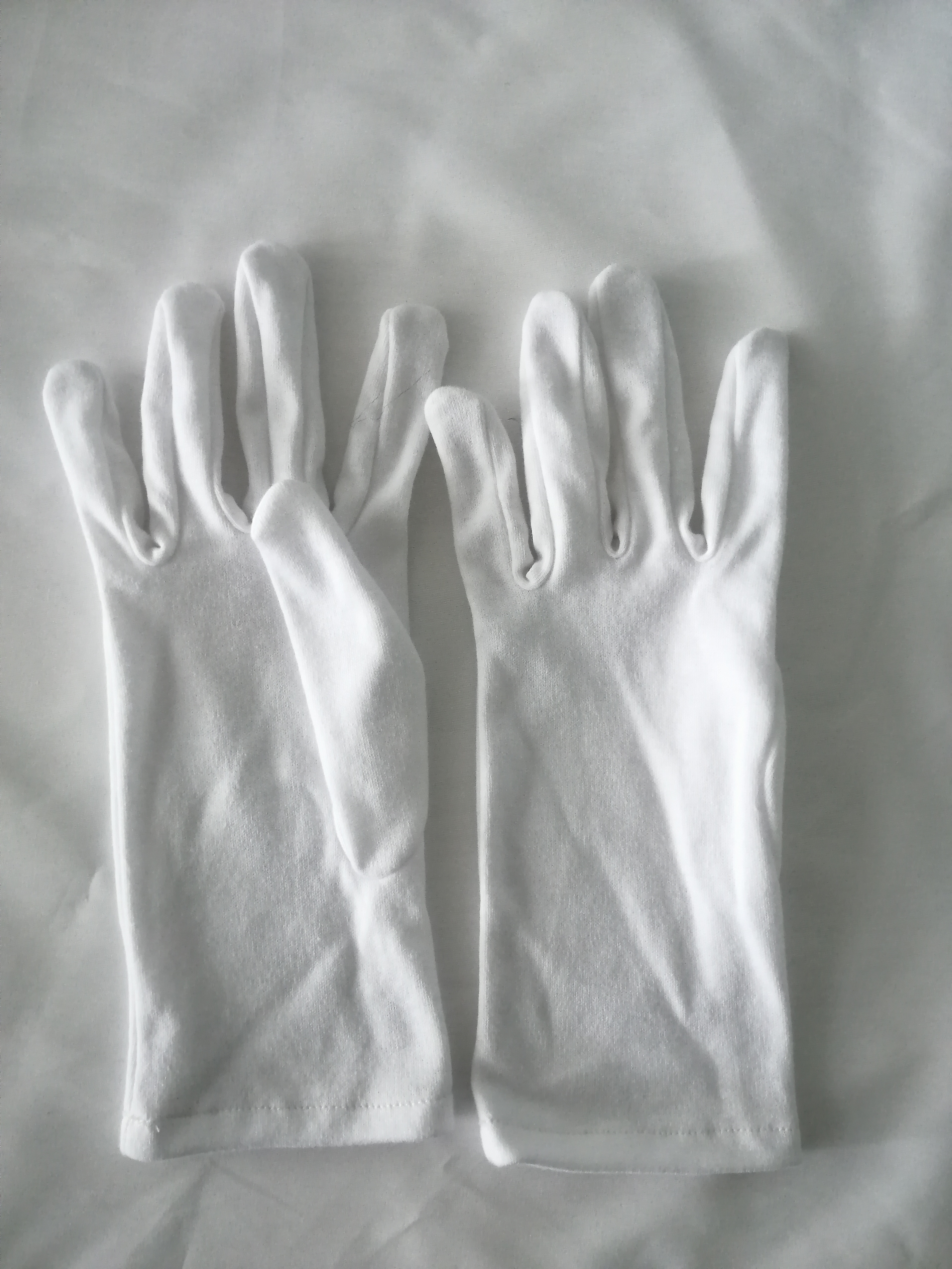 Antiviral gloves