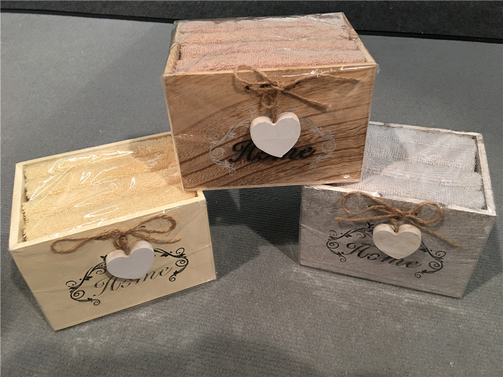 4ps facecliths packed in wood basket