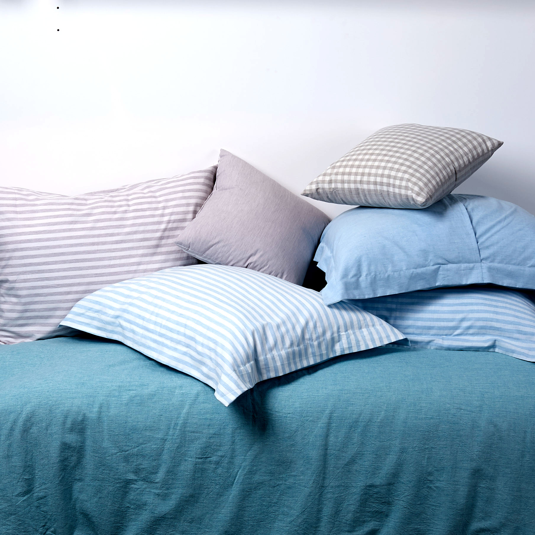 Anti-bacterial water-clean dyeing printed pillowcase