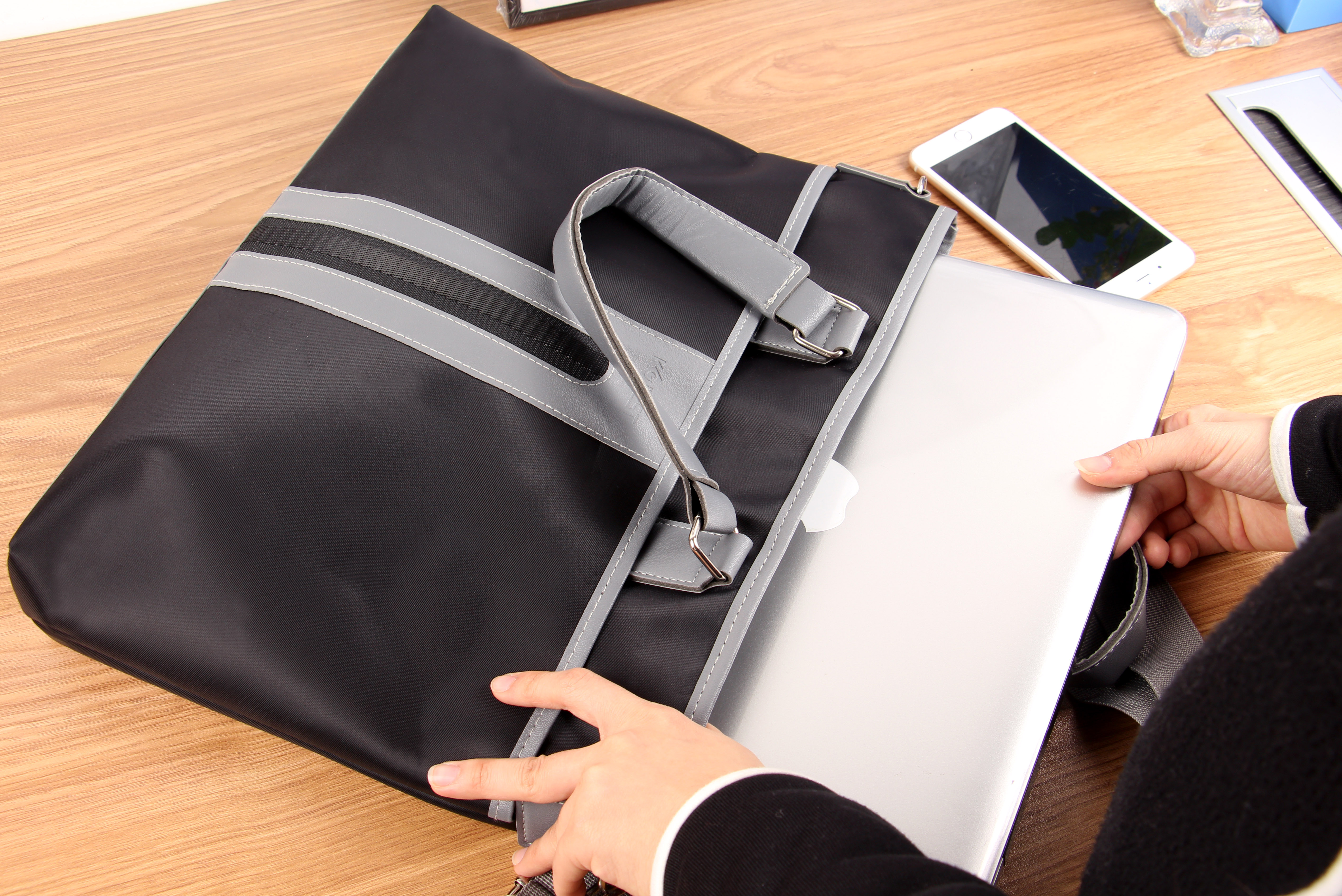Fashion business bag with handle and shoulder band