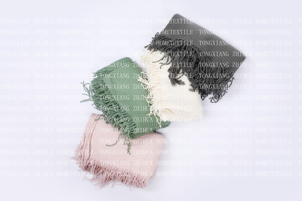 Pompom throw