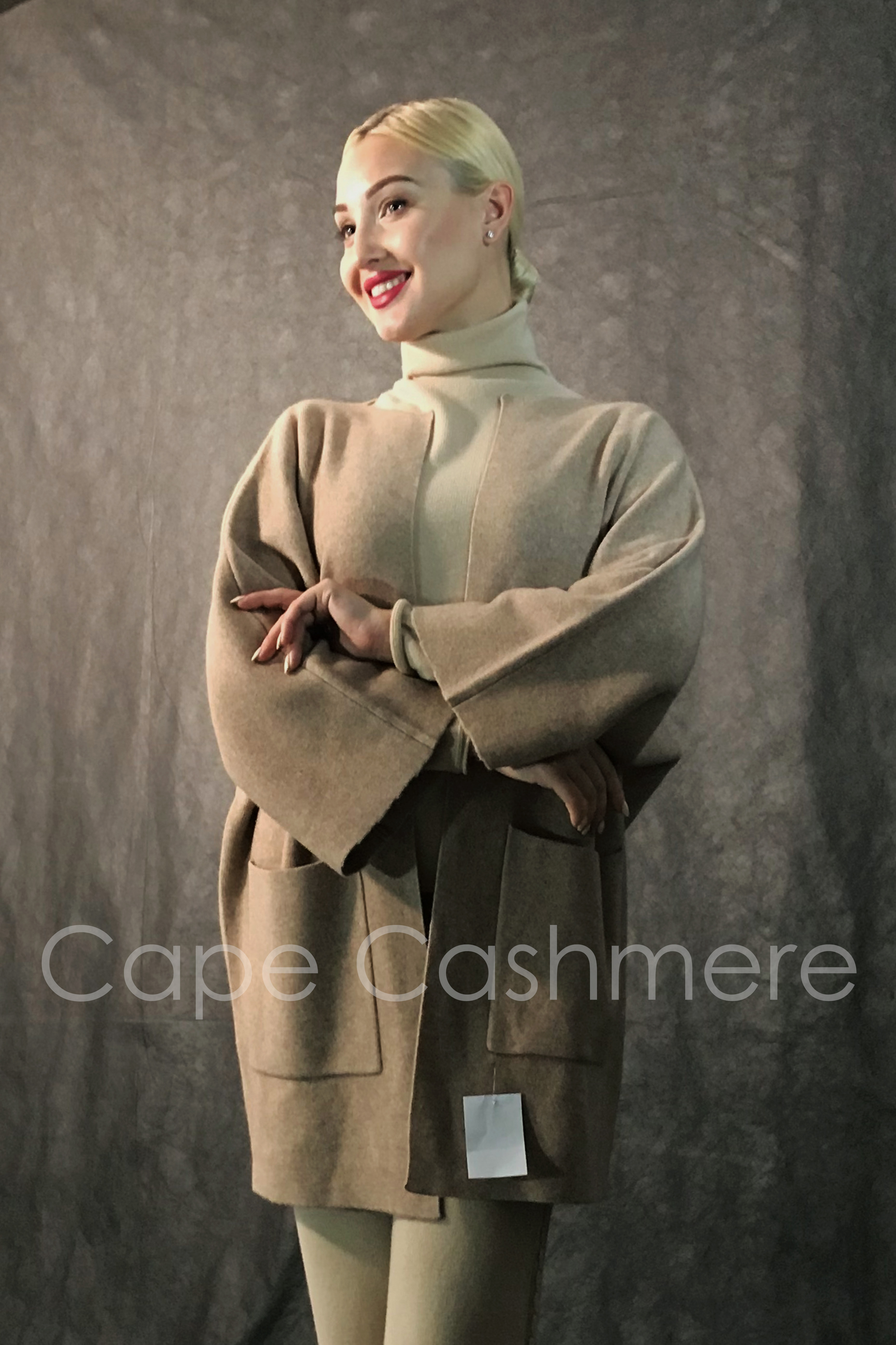 Knitting cashmere coat；poncho