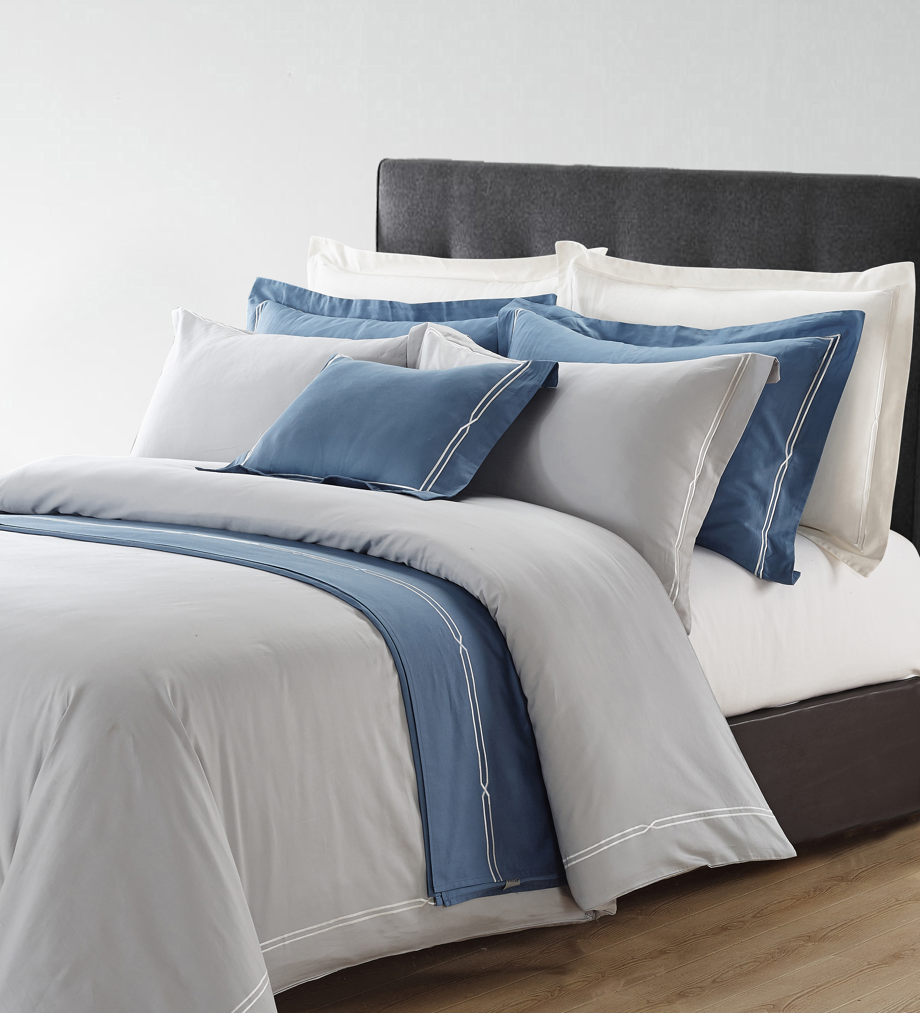 Embroidery bed set