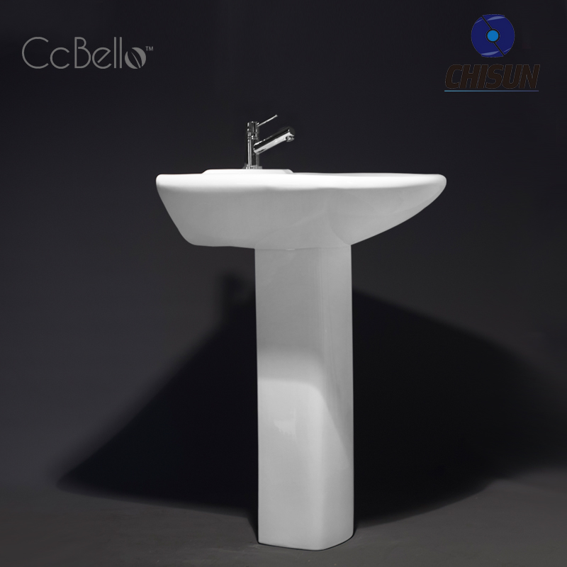 Ceramic wash basin with pedestal