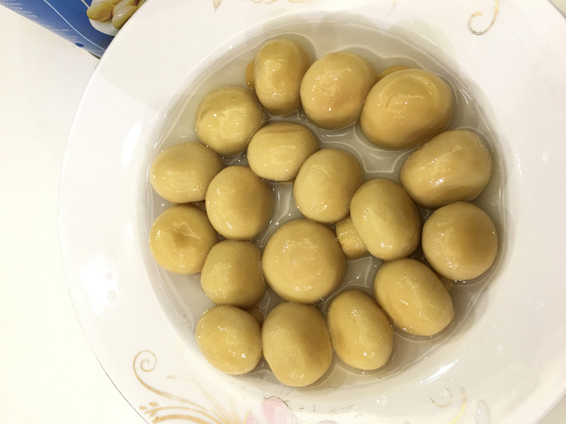 Canned whole mushroom